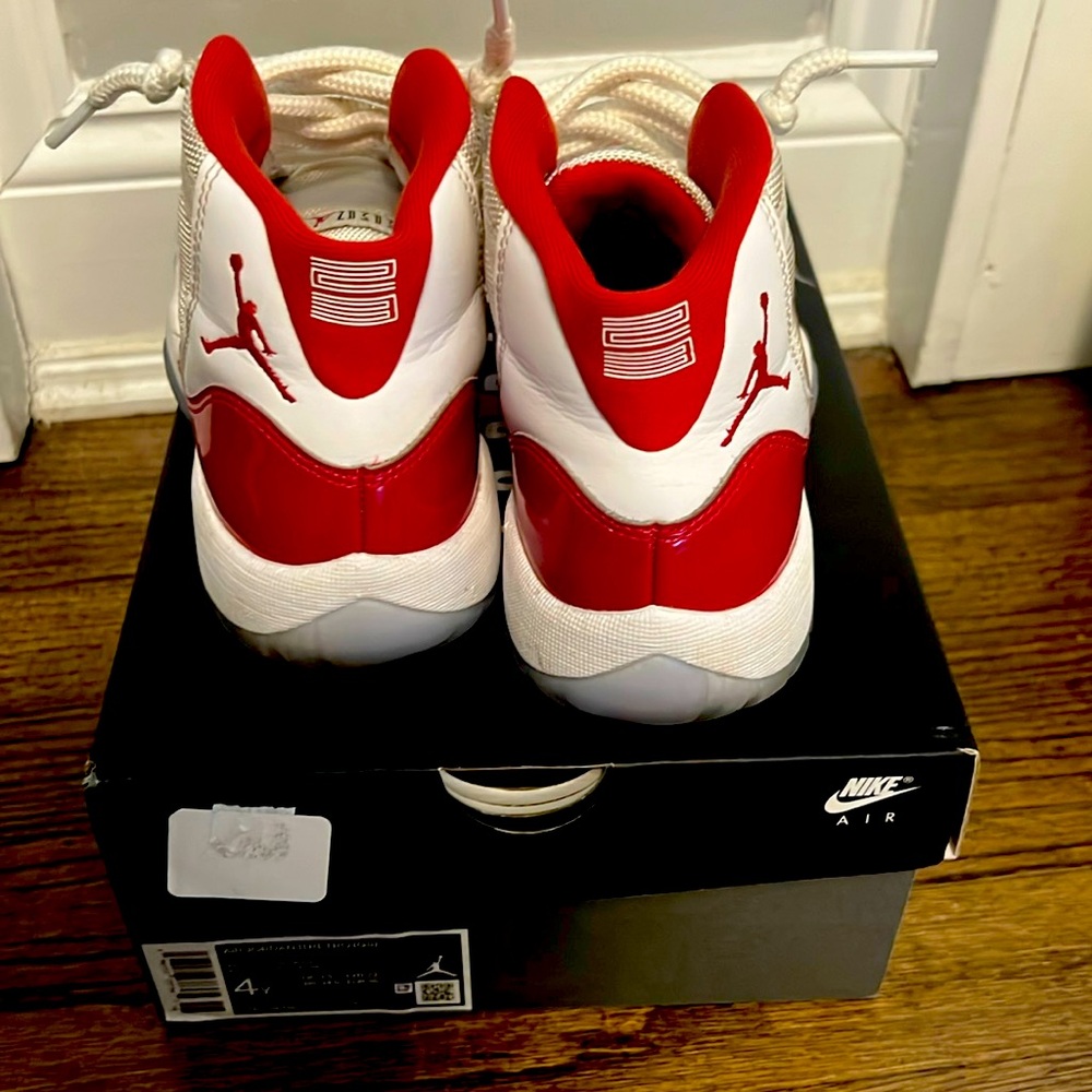 Air Jordan Retro 11 “Cherrys” size 4 (grade school)